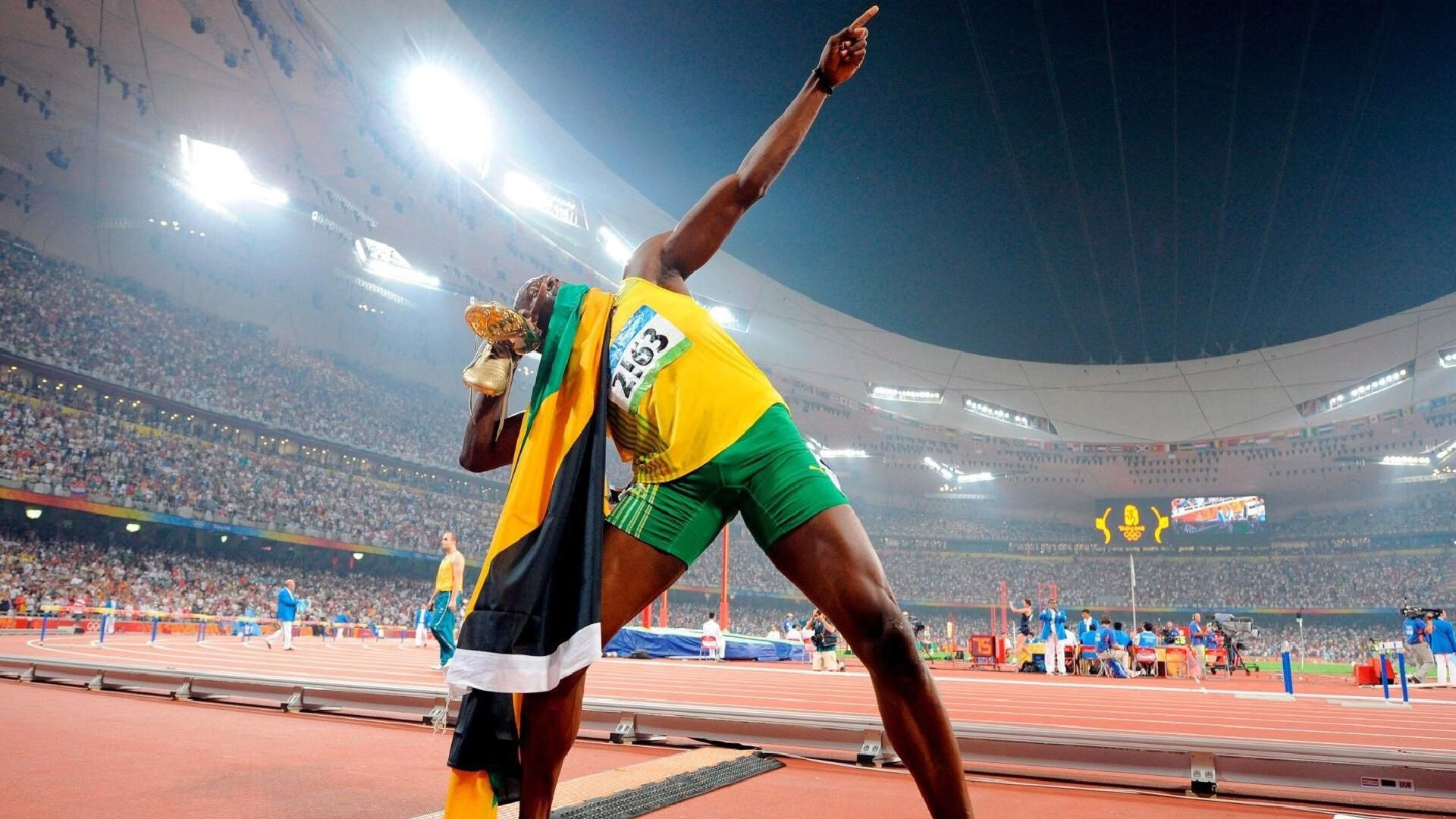 世界风暴追逐越野赛 选手在雷雨天气下完成30公里挑战 争议与热捧并存